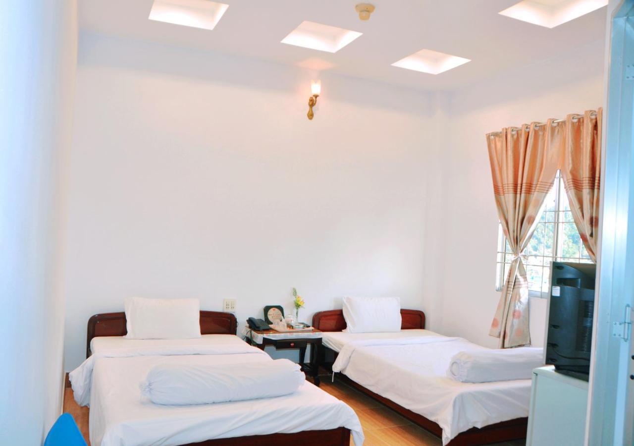 Du Hung 1 Hotel Hà Tiên Room photo
